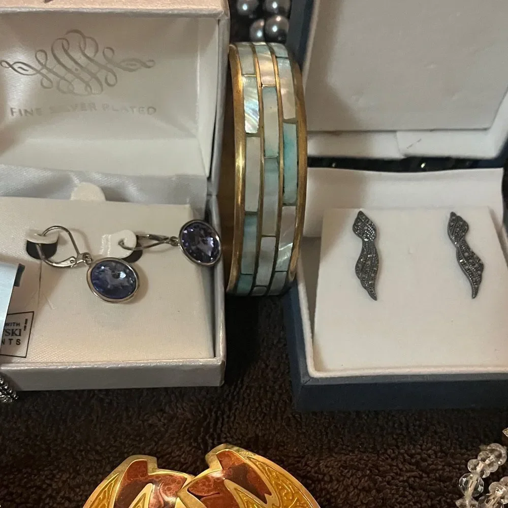 Unique Vintage Black and White Pearl Necklace Set